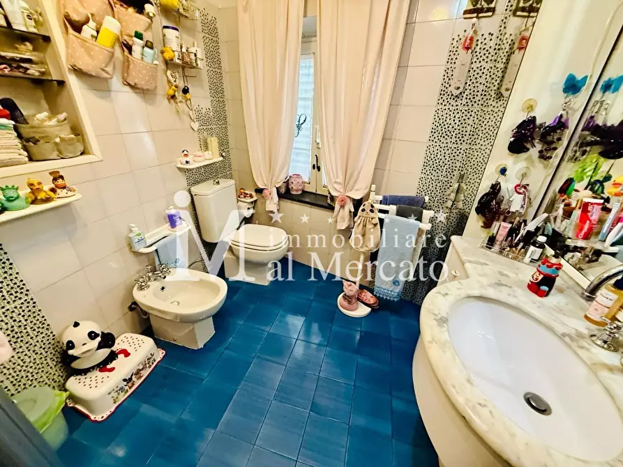 Immagine 21 di Appartamento in vendita  a Lucca