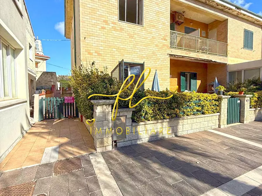 Immagine 1 di Appartamento in vendita  a Cecina