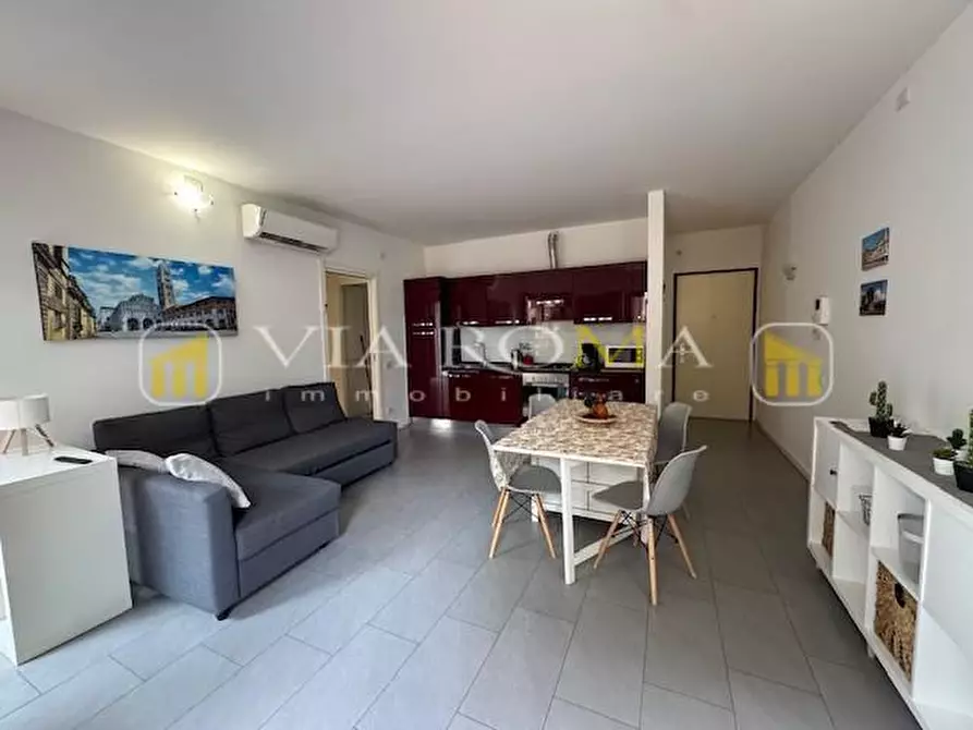 Immagine 18 di Appartamento in vendita  a Lucca