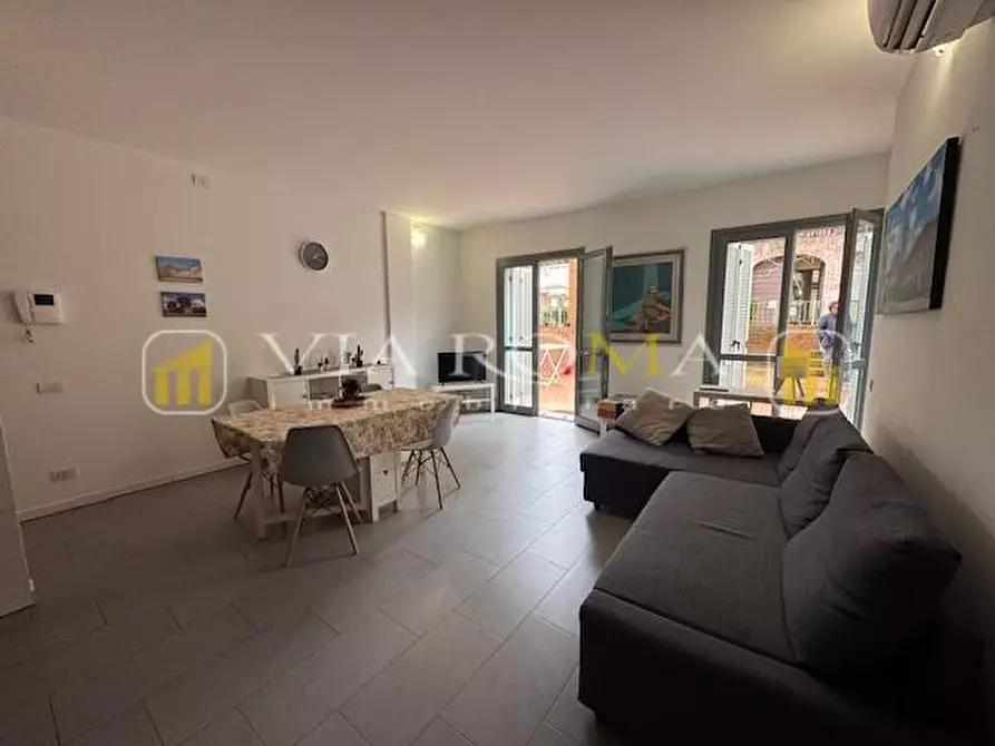 Immagine 2 di Appartamento in vendita  a Lucca