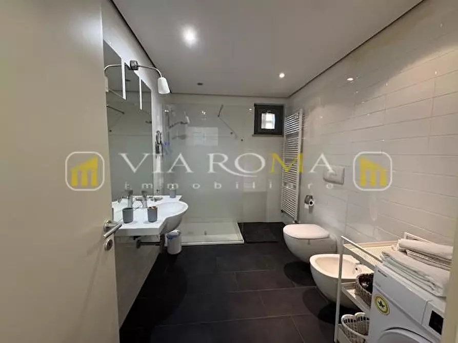 Immagine 10 di Appartamento in vendita  a Lucca