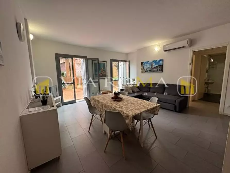 Immagine 1 di Appartamento in vendita  a Lucca