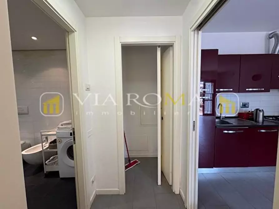 Immagine 11 di Appartamento in vendita  a Lucca