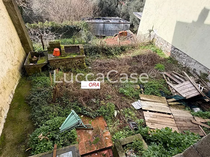 Immagine 47 di Terratetto in vendita  a Borgo A Mozzano