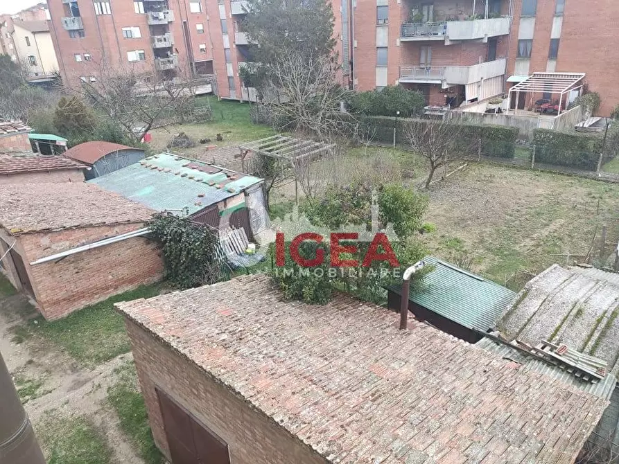 Immagine 18 di Appartamento in vendita  a Siena