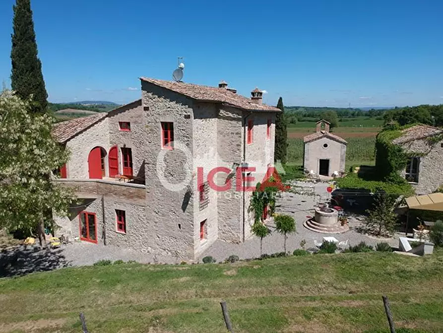 Immagine 2 di Casa colonica in vendita  a Colle Di Val D'elsa