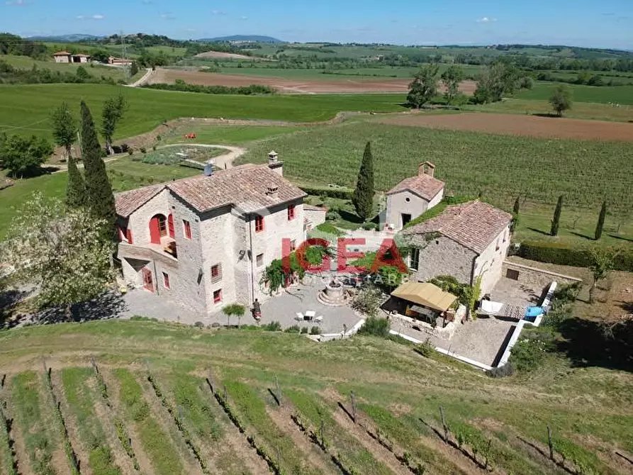 Immagine 1 di Casa colonica in vendita  a Colle Di Val D'elsa