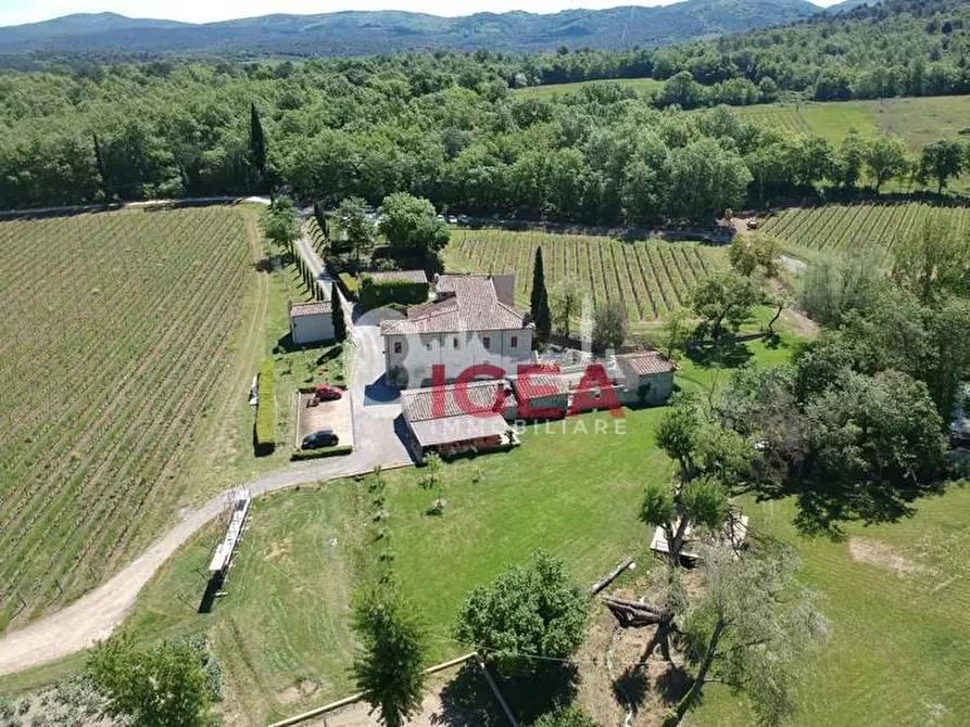 Immagine 13 di Casa colonica in vendita  a Colle Di Val D'elsa