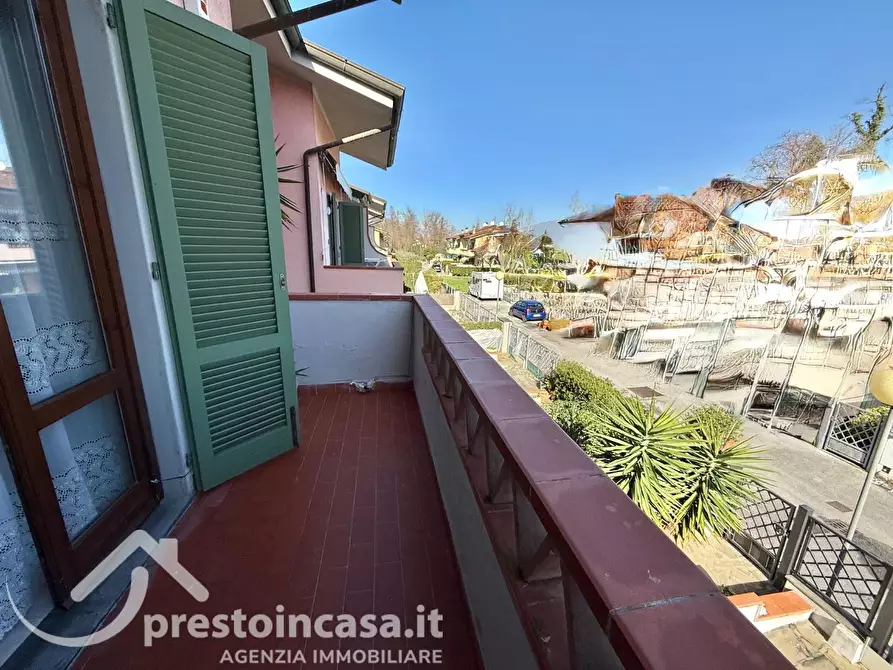 Immagine 19 di Villetta a schiera in vendita  a Forte Dei Marmi