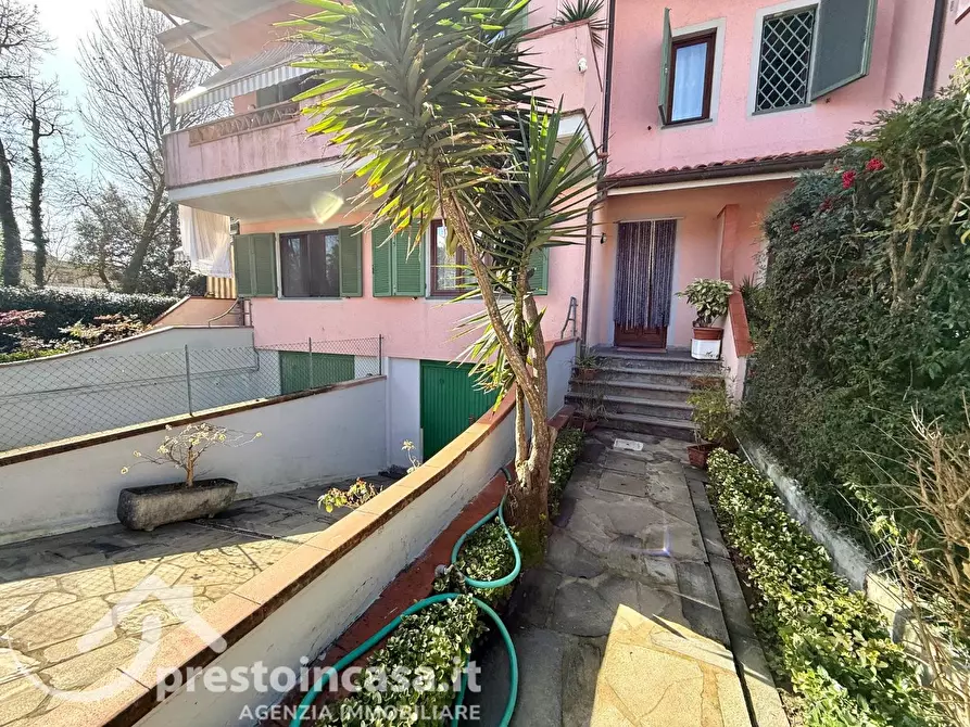 Immagine 2 di Villetta a schiera in vendita  a Forte Dei Marmi