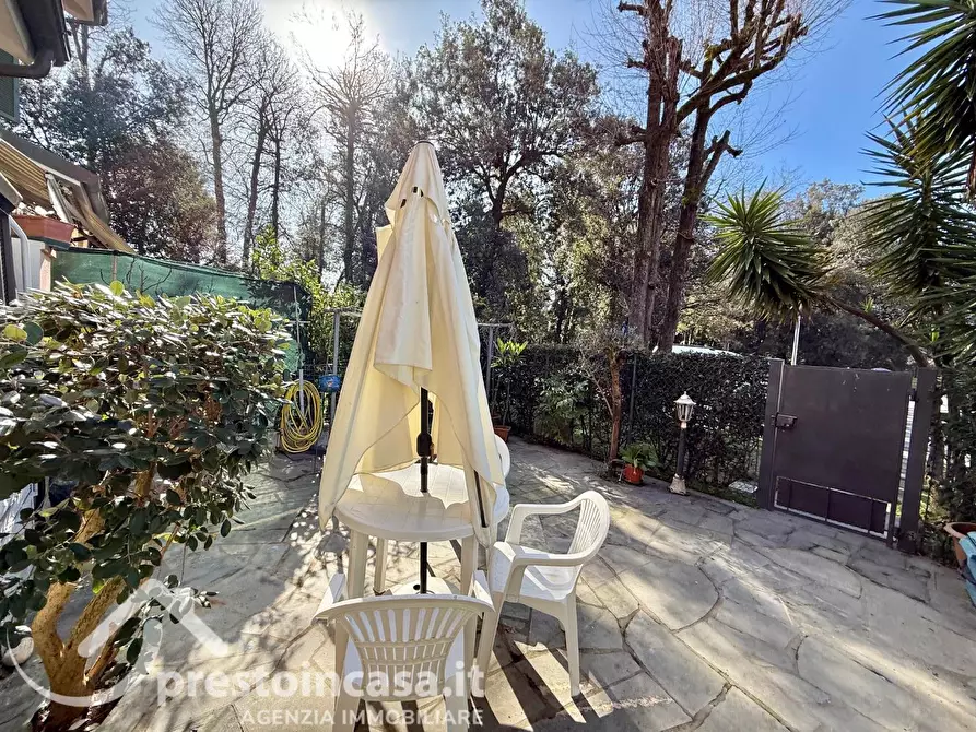 Immagine 15 di Villetta a schiera in vendita  a Forte Dei Marmi