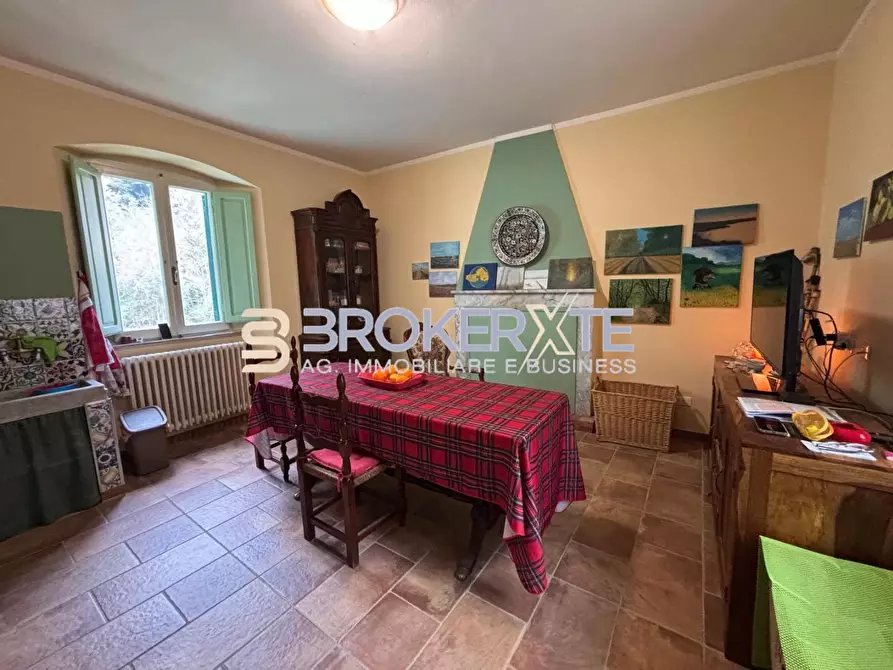 Immagine 1 di Casa semindipendente in vendita  a Massa