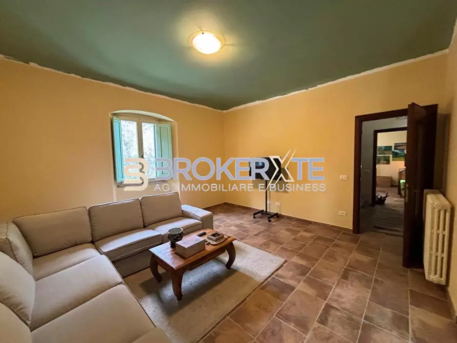 Immagine 2 di Casa semindipendente in vendita  a Massa