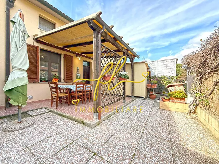 Immagine 1 di Appartamento in vendita  a Cecina