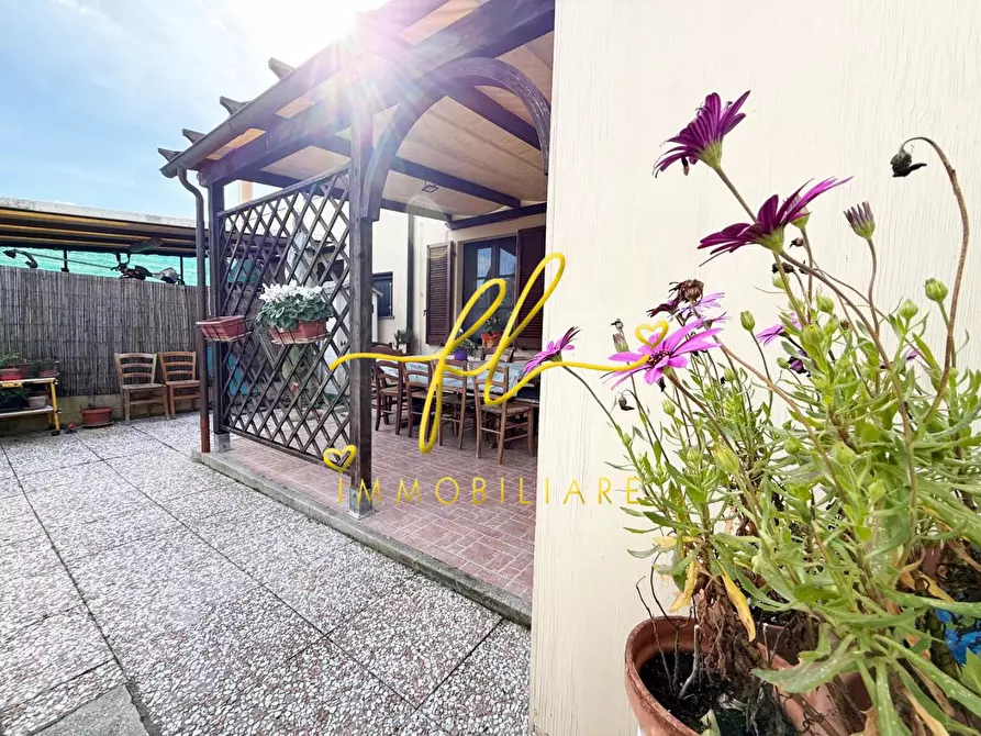 Immagine 2 di Appartamento in vendita  a Cecina