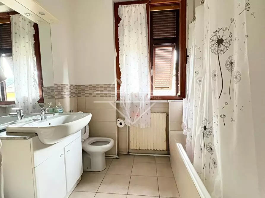 Immagine 10 di Appartamento in vendita  a Carrara