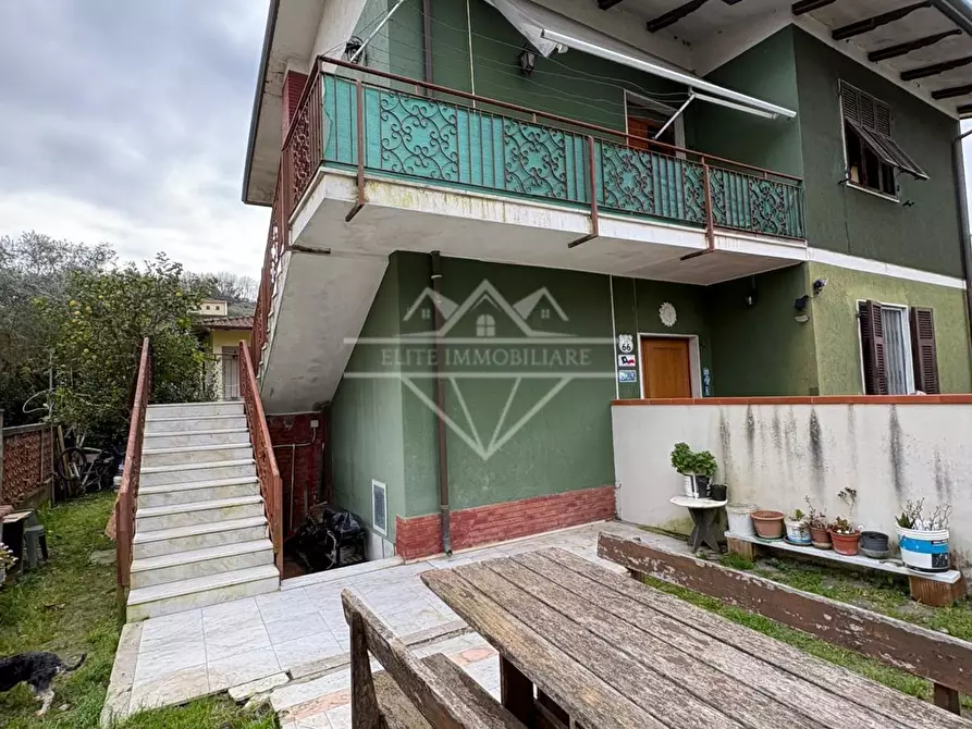 Immagine 1 di Appartamento in vendita  a Carrara