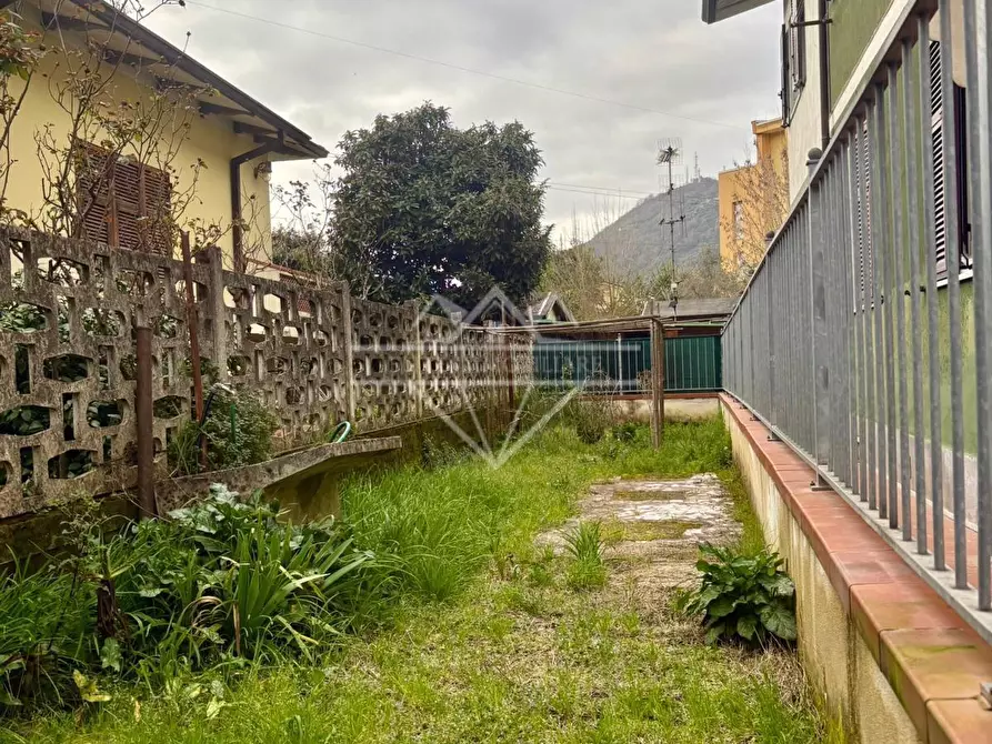 Immagine 12 di Appartamento in vendita  a Carrara