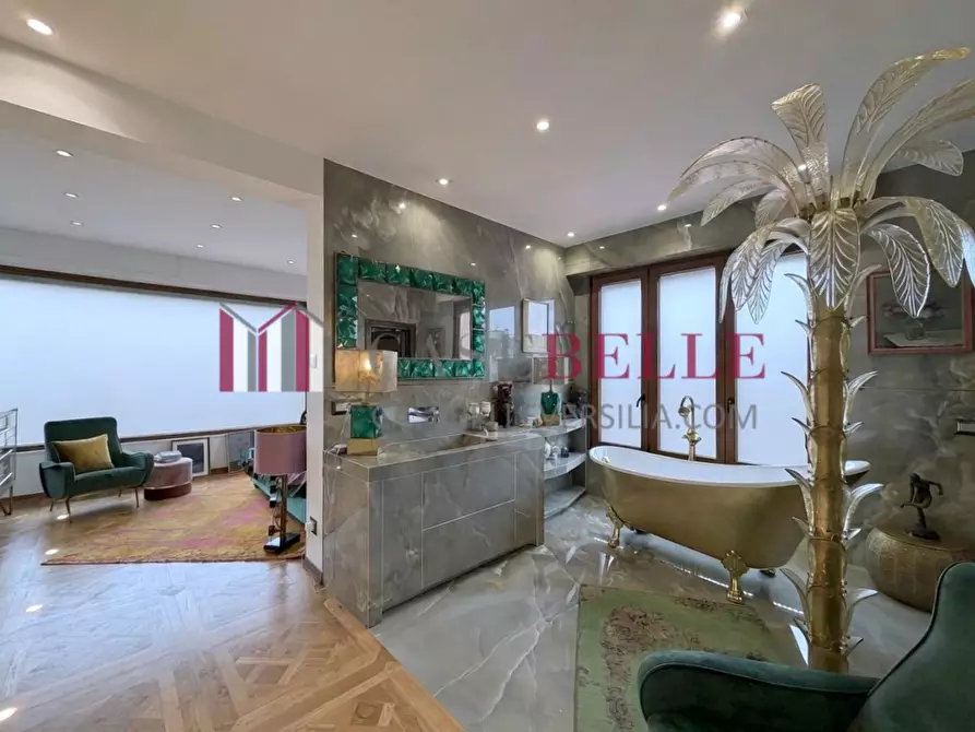 Immagine 29 di Mansarda in vendita  a Massa