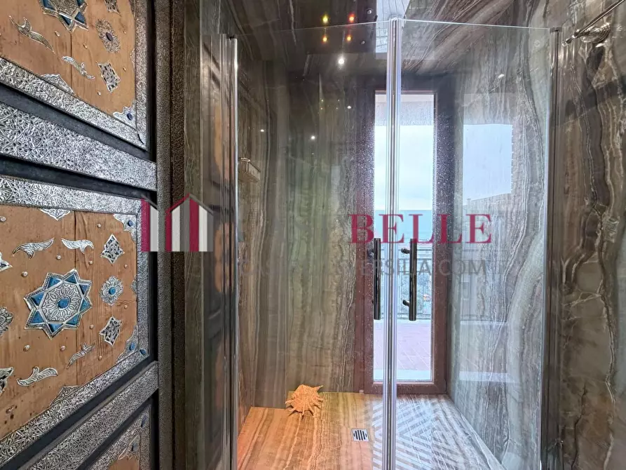 Immagine 22 di Mansarda in vendita  a Massa