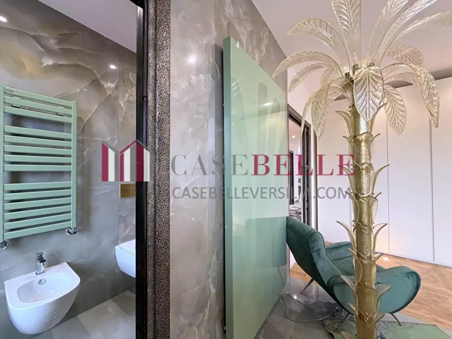 Immagine 32 di Mansarda in vendita  a Massa