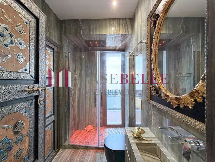 Immagine 21 di Mansarda in vendita  a Massa