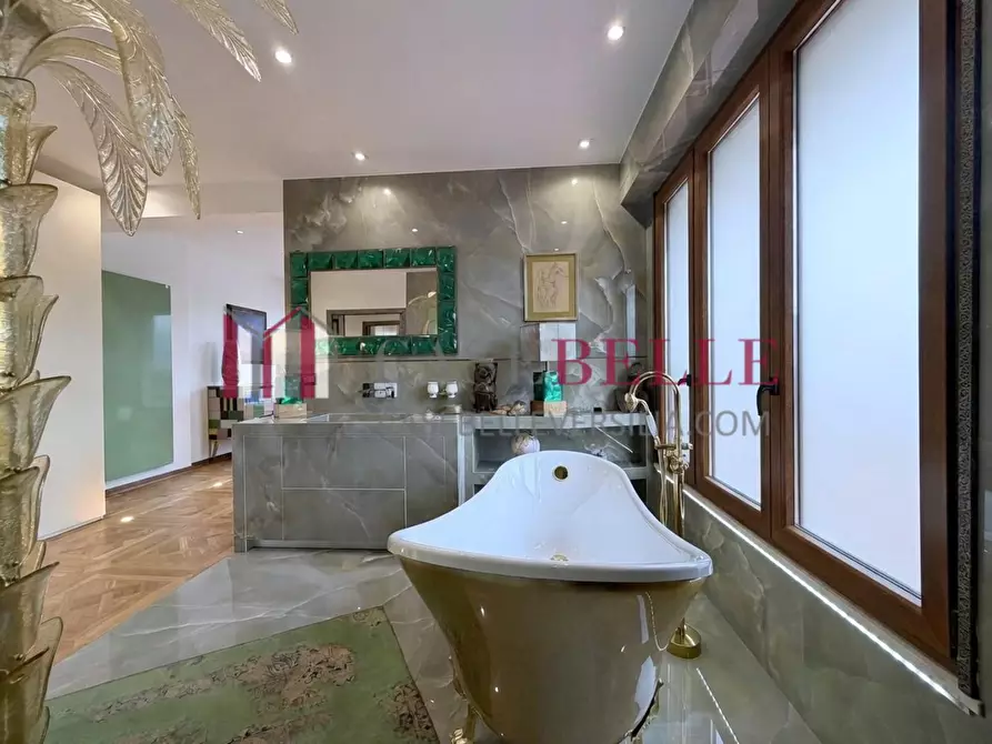 Immagine 34 di Mansarda in vendita  a Massa