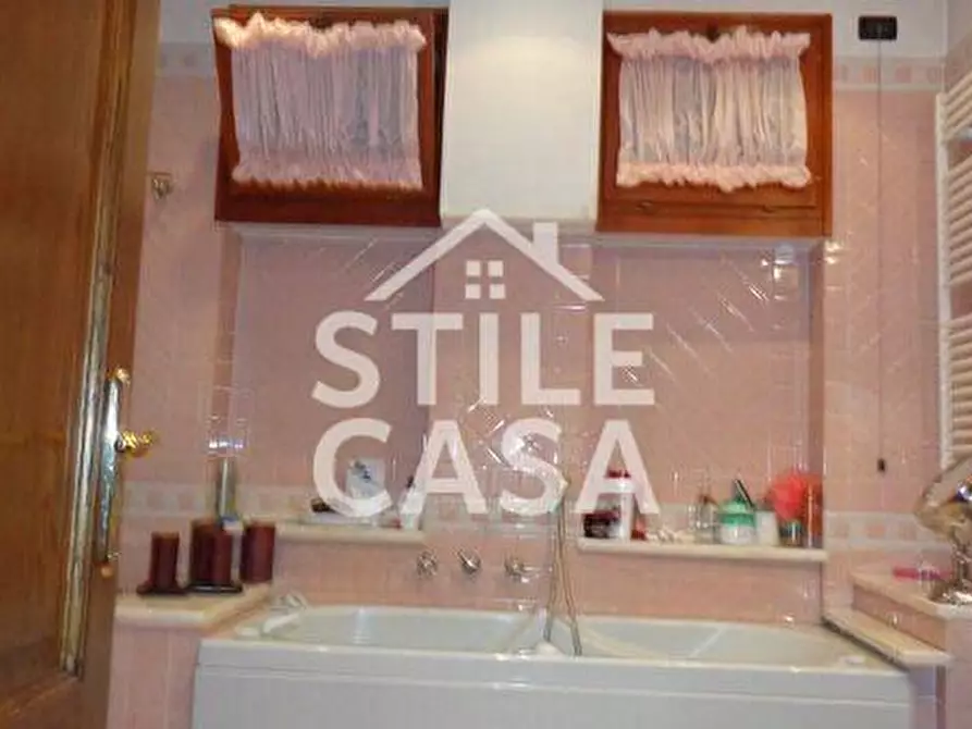 Immagine 12 di Appartamento in vendita  a Montecatini Terme