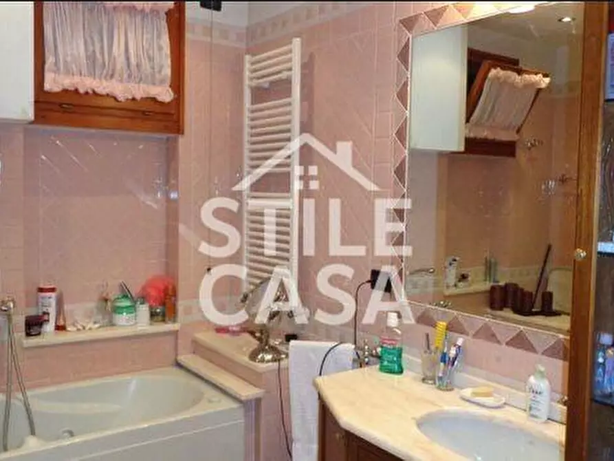 Immagine 39 di Appartamento in vendita  a Montecatini Terme