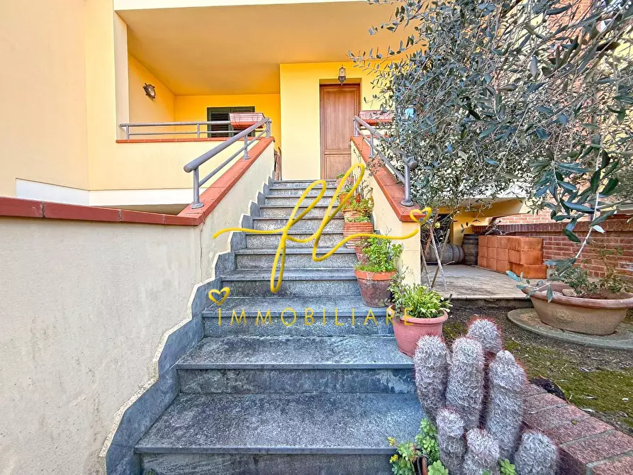 Immagine 1 di Villetta a schiera in vendita  a Cecina