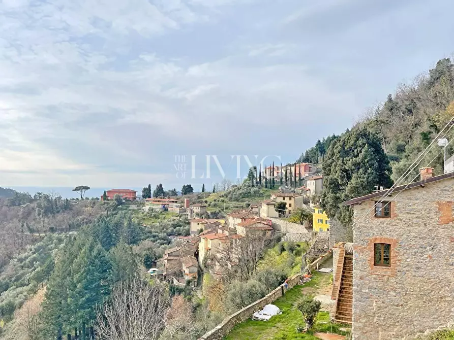 Immagine 1 di Casa semindipendente in vendita  a Camaiore