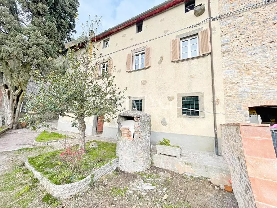 Immagine 8 di Casa semindipendente in vendita  a Camaiore