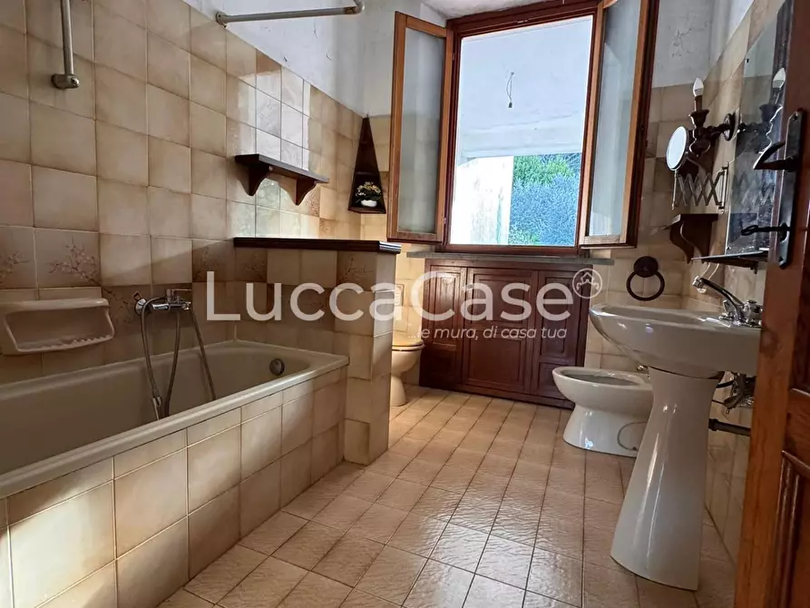 Immagine 14 di Casa semindipendente in vendita  a Borgo A Mozzano