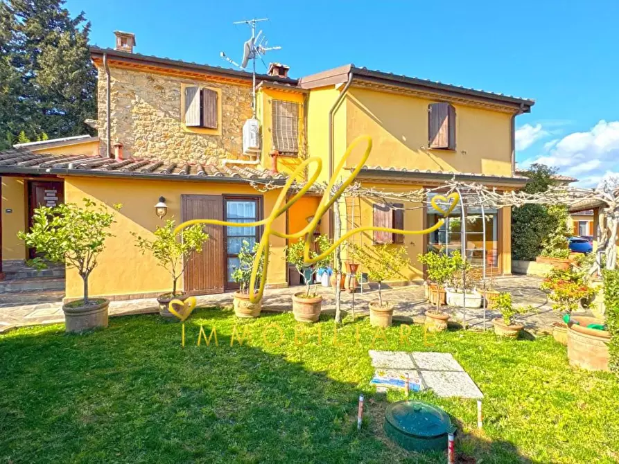 Immagine 2 di Casa colonica in vendita  a Rosignano Marittimo