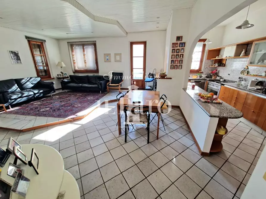 Immagine 15 di Villetta a schiera in vendita  a Campi Bisenzio