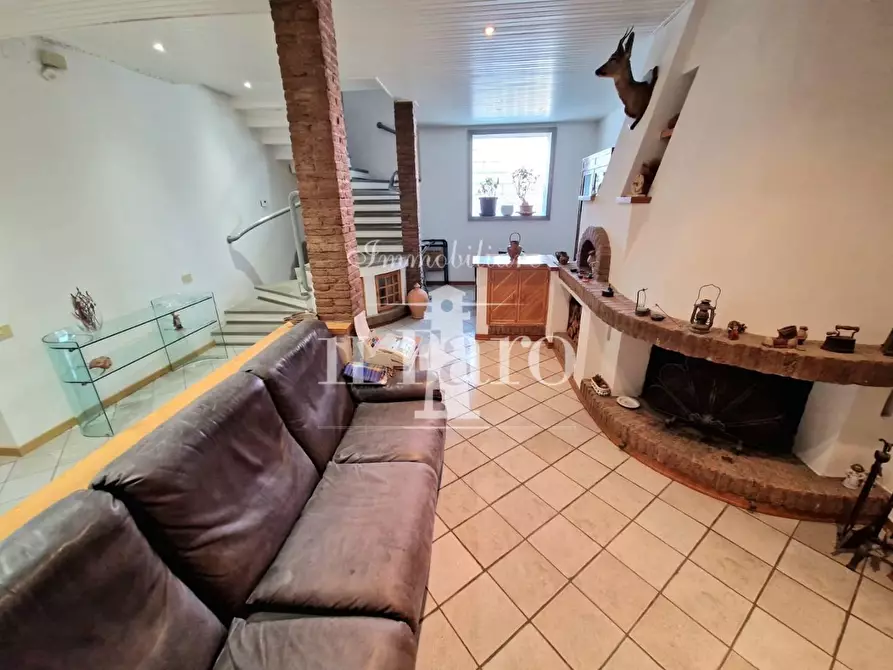 Immagine 2 di Villetta a schiera in vendita  a Campi Bisenzio