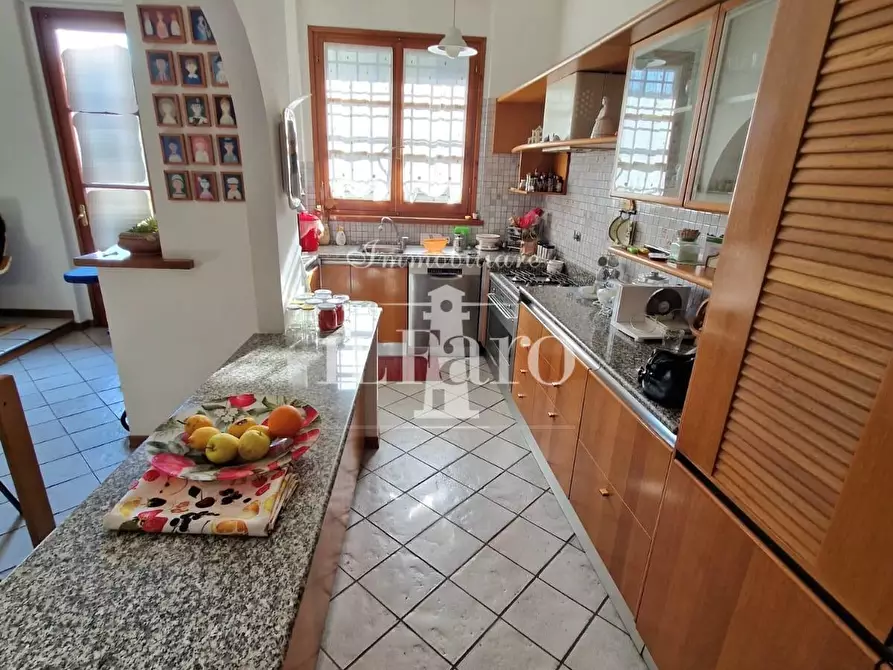 Immagine 19 di Villetta a schiera in vendita  a Campi Bisenzio