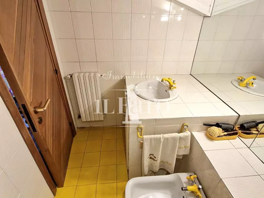 Immagine 38 di Villetta a schiera in vendita  a Campi Bisenzio