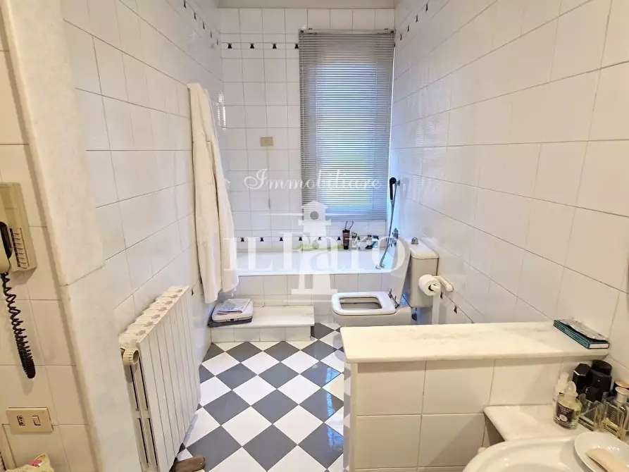 Immagine 26 di Villetta a schiera in vendita  a Campi Bisenzio