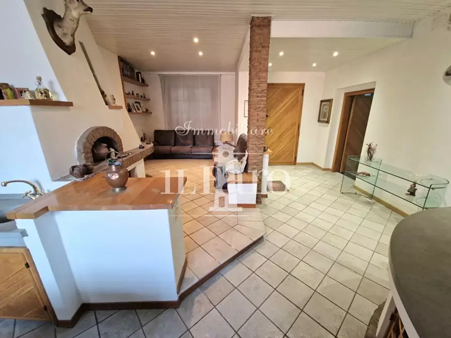 Immagine 1 di Villetta a schiera in vendita  a Campi Bisenzio