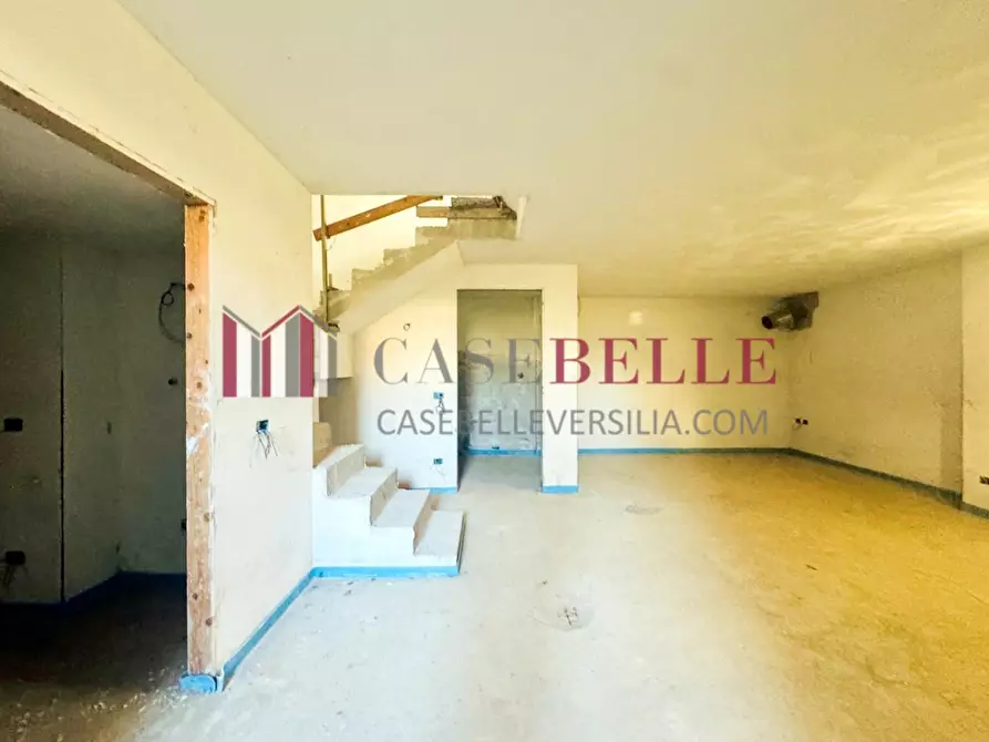 Immagine 10 di Casa bifamiliare in vendita  a Camaiore