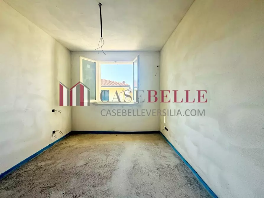 Immagine 21 di Casa bifamiliare in vendita  a Camaiore