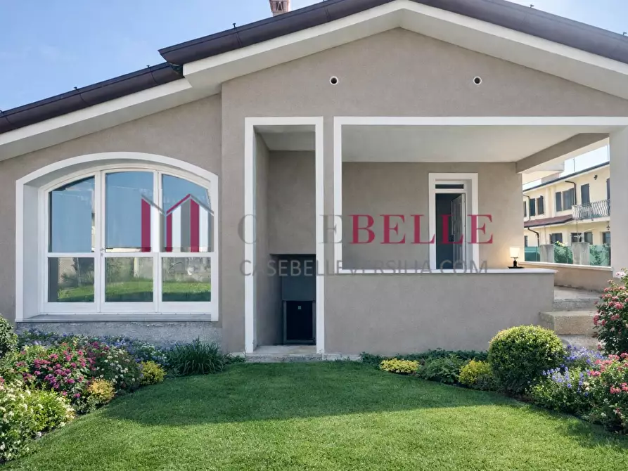 Immagine 1 di Casa bifamiliare in vendita  a Camaiore