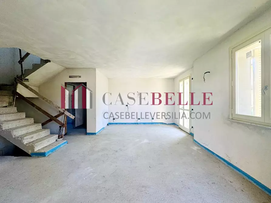 Immagine 2 di Casa bifamiliare in vendita  a Camaiore