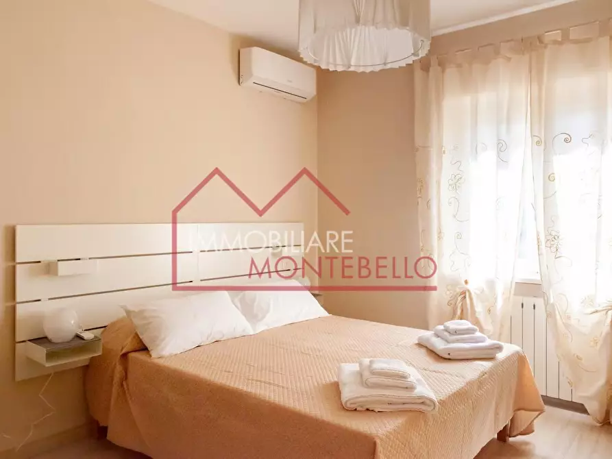 Immagine 9 di Villa in vendita  a Camaiore