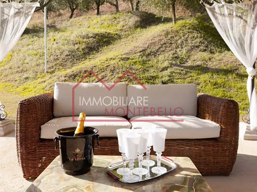 Immagine 8 di Villa in vendita  a Camaiore