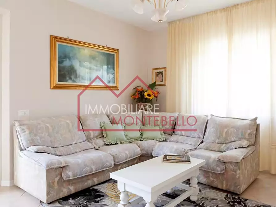 Immagine 22 di Villa in vendita  a Camaiore