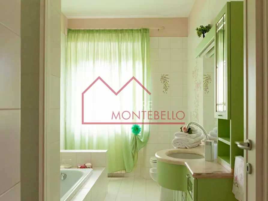 Immagine 13 di Villa in vendita  a Camaiore