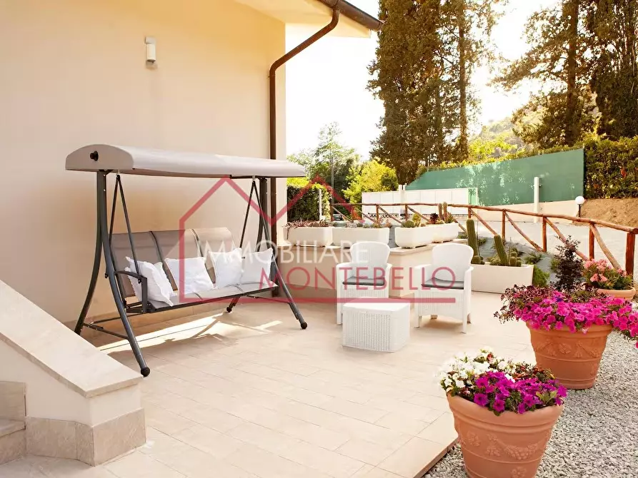 Immagine 1 di Villa in vendita  a Camaiore