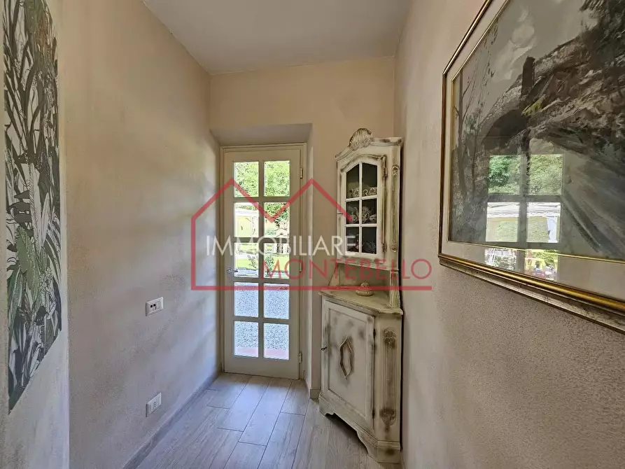 Immagine 29 di Villa in vendita  a Camaiore